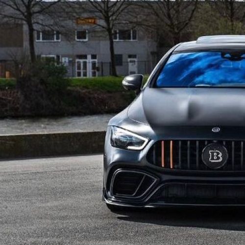 Vooraanzicht van de Mercedes GT63 AMG BRABUS 700 supercar
