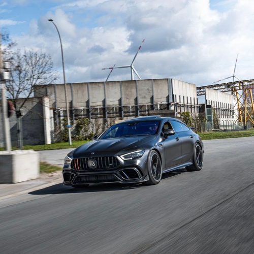 Een zijaanzicht van de Mercedes GT63 AMG BRABUS 700