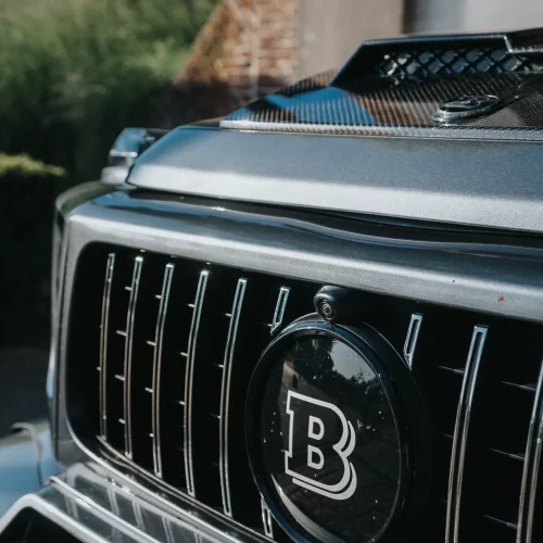 Brabus logo op de voorkant van de Mercedes-AMG G63 BRABUS