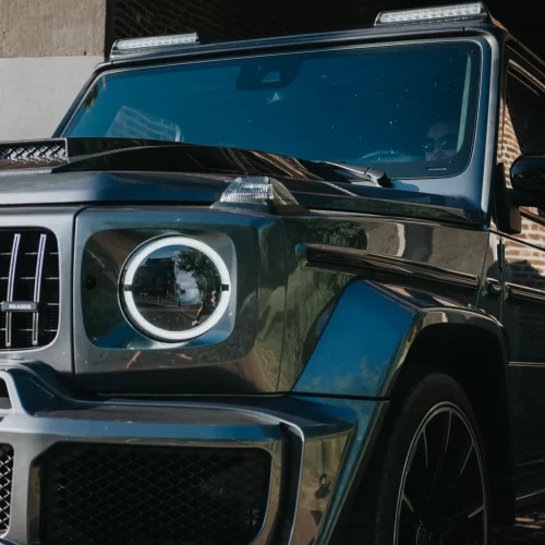 Onderaanzicht van de Mercedes-AMG G63 BRABUS huurauto