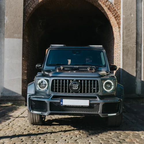 Vooraanzicht van de Mercedes-AMG G63 BRABUS