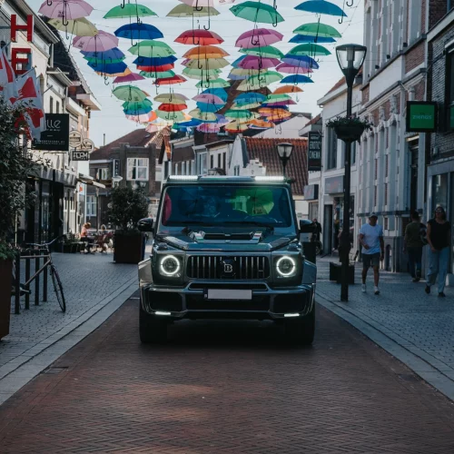 Een foto van de Mercedes-AMG G63 BRABUS in de stad