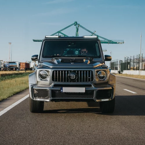 Een foto van de Mercedes-AMG G63 BRABUS huur auto in de regio Antwerpen, Gent & West-Vlaanderen.