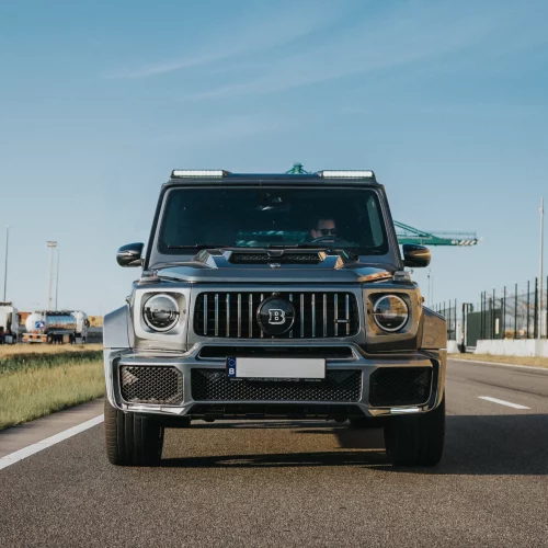 Een foto van de voorkant van de Mercedes-AMG G63 BRABUS in Antwerpen