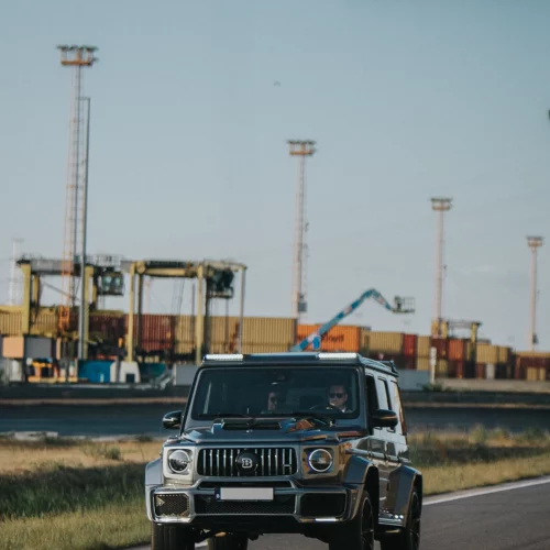 Een foto van de Mercedes-AMG G63 BRABUS in de Antwerpse Haven.